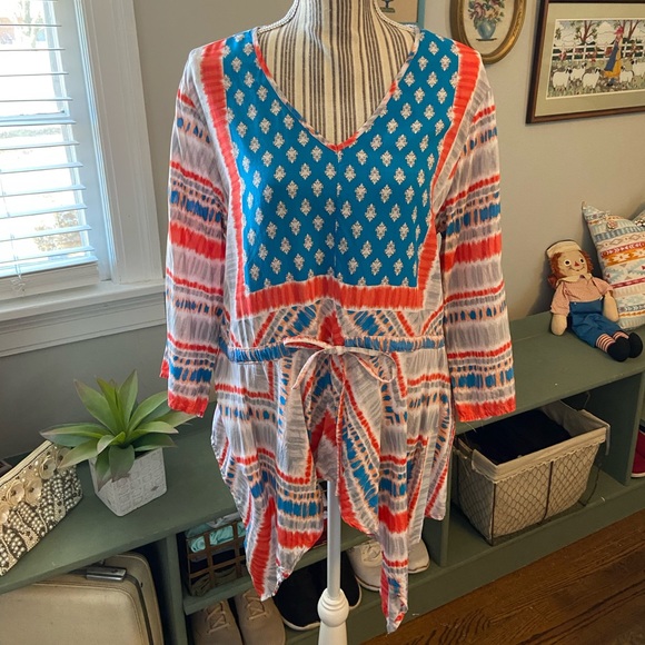 Tolani Collection Tops - Tolani Collection woven v neck top with asymmetric hem